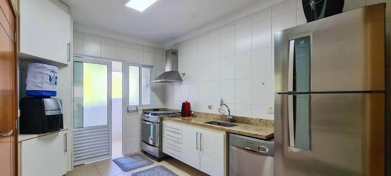 Apto Com Garagem E Lavanderia Em Frente A Praia Гуаружа Экстерьер фото